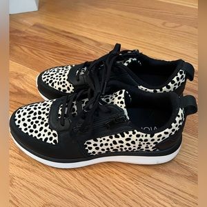 Vionic Remi Leopard Spot Sneakers, Size 8